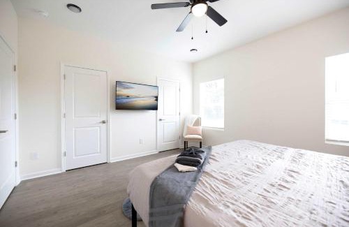 Burlington Casa | 5 Min to Downtown - 12 to Elon - Deck - Wi-Fi