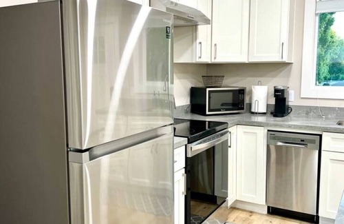 Concord Casa | 5 min to DWTN, BART & Park| Private Deck w/ View