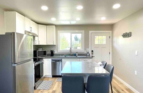 Concord Casa | 5 min to DWTN, BART & Park| Private Deck w/ View