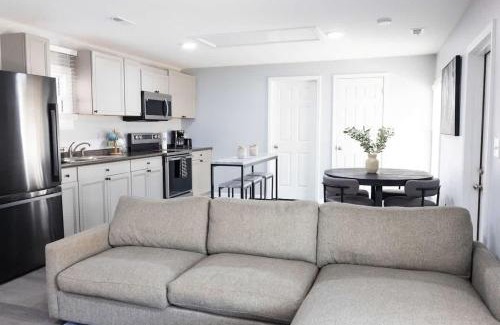Burlington Casa | 5 Min to Elon - In Unit Washer and Dryer - Fast Wi-Fi