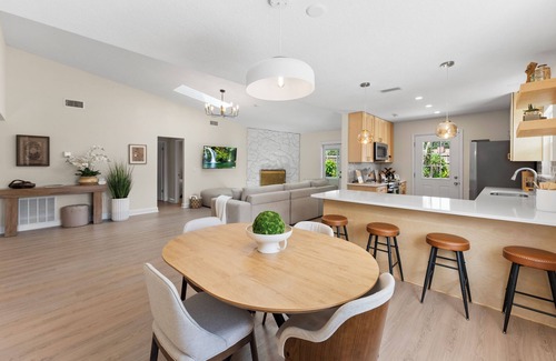 Isle of Palms Casa | 5 min to Mayo—luxury, comfort & care designed for patients & caregivers.