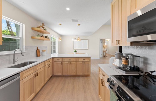 Isle of Palms Casa | 5 min to Mayo—luxury, comfort & care designed for patients & caregivers.