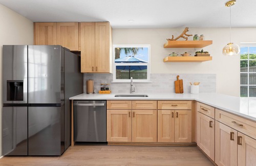 Isle of Palms Casa | 5 min to Mayo—luxury, comfort & care designed for patients & caregivers.