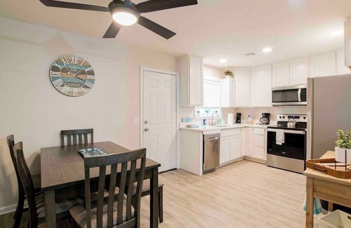 Warrington Casa | 5 min to NAS! 20 min to beach! 12 minutes to Pensacola downtown!