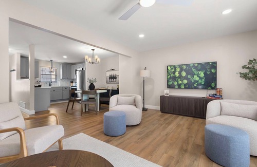 Northeast South Bend Casa | 5 min to ND! --> Everything NEW Game Day Graduation Move-In 5 BD Townhome