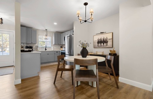 Northeast South Bend Casa | 5 min to ND! --> Everything NEW Game Day Graduation Move-In 5 BD Townhome