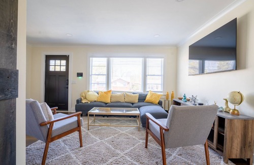 McFerrin Park Casa | *5 Min to Nissan-3 Mi to Broadway*-Private Backyard