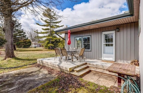 Turkey Point Cabaña | 5 min to the beach! Sun filled cottage in Turkey Point