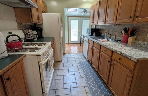 Corning Casa | 5 min to the Corning Museum of Glass! Family-sized Duplex w/ pool table & patio