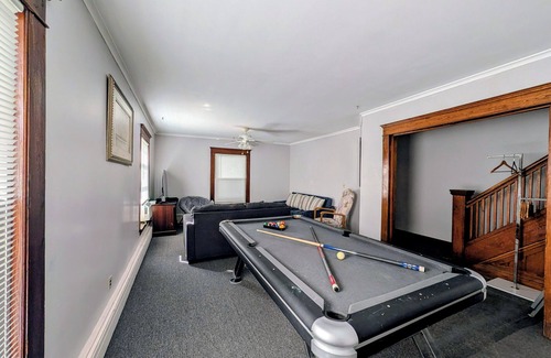 Corning Casa | 5 min to the Corning Museum of Glass! Family-sized Duplex w/ pool table & patio