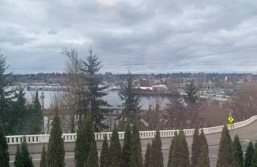South Westside Casa | 5-min walk to Downtown Olympia and Capital Lake, 4br, sleeps 10