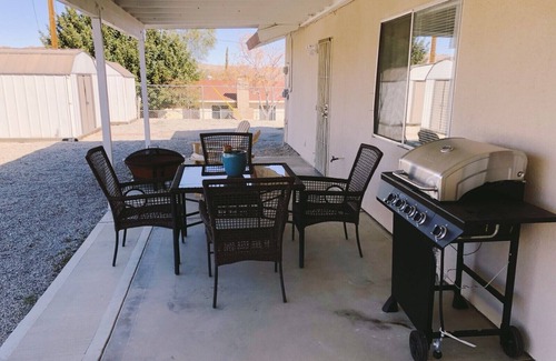 Joshua Tree Casa | 5 Min Walk to Joshua Tree Village w/RV Parking& 15 Min Drive West Park Entrance