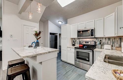Babe Denny Casa | 5 min walk to LucasOil, Gainsbridge, Downtown Shopping