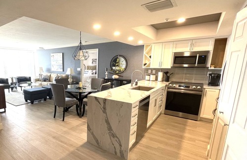 Pelican Bay Condominio | 5 min walk to private beach with access to restaurant, bar and beach chairs.