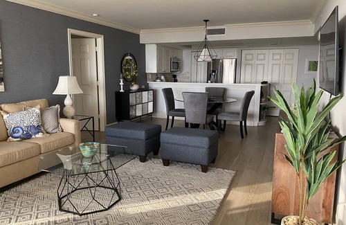 Pelican Bay Condominio | 5 min walk to private beach with access to restaurant, bar and beach chairs.