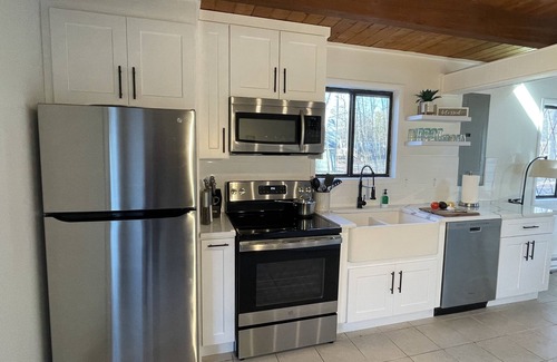 Lackawaxen Casa | 5 min walk to ski lifts & lodge! 25% off ski lifts & tubing! Modern, clean home!