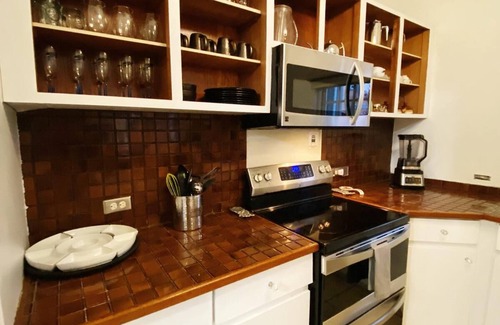 Candelero Abajo Villa | 2BR / 2BA Villa, Campo, Wifi, Vistas a piscina y jardín