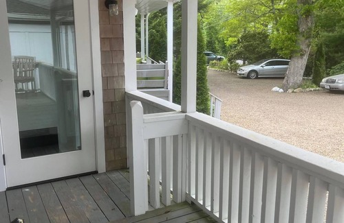 Vineyard Haven Apartamento | 5 min walk to the BEACH ON MARTHA'S VINEYARD. Beautiful, new, modern, 1BED/1BATH