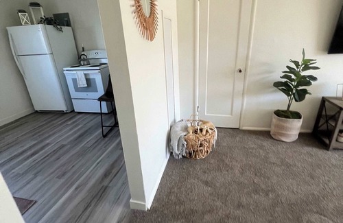 Bountiful Apartamento | 5 Mins off i15, City Park, Pickleball Courts!