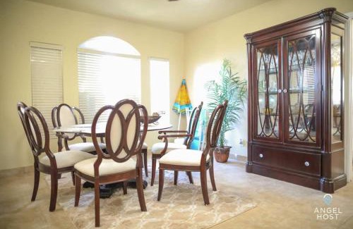 Leeward Settlement Casa | 5 mins to Beach Pool BBQ Dedicated Workspace