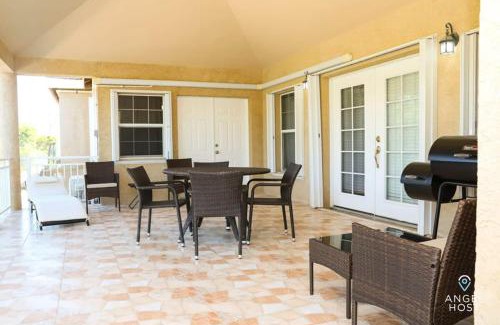 Leeward Settlement Casa | 5 mins to Beach Pool BBQ Dedicated Workspace