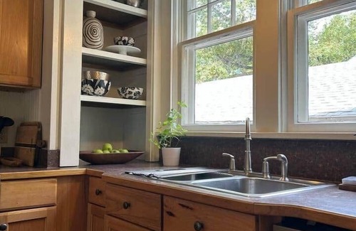 Laramie Casa | 5 Mins to Campus : Vintage +Modern West Home