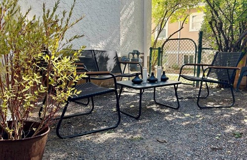 Laramie Casa | 5 Mins to Campus : Vintage +Modern West Home