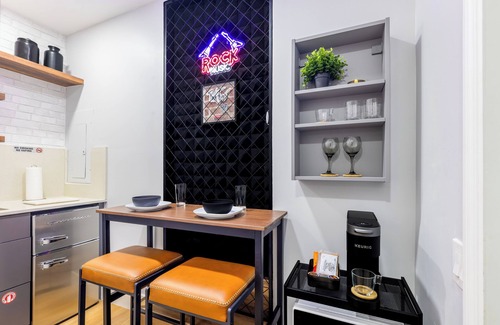 Coral Terrace Apartamento | Pequeña gema a 5 mins de Coral Gables. /Parqueo gratis/ Wi-Fi/ Lavanderia