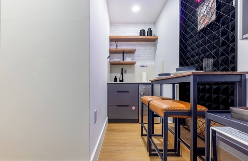 Coral Terrace Apartamento | Pequeña gema a 5 mins de Coral Gables. /Parqueo gratis/ Wi-Fi/ Lavanderia