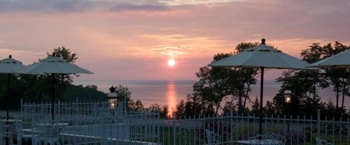 Petoskey Casa | 5 mins to DT Petoskey Breath taking Lake Views
