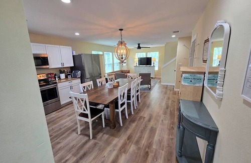 Somerville Cabaña | 5 mins to Lake | Sleeps 7 | Boat Parking