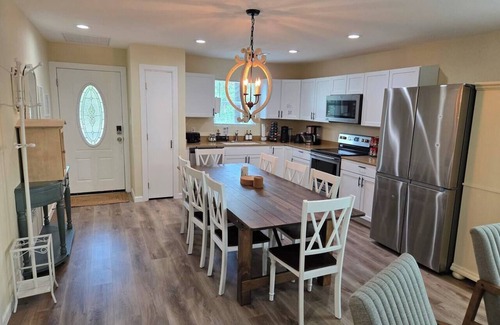 Somerville Cabaña | 5 mins to Lake | Sleeps 7 | Boat Parking