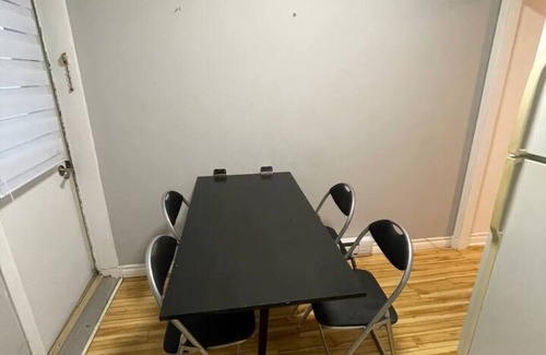 Saint-Jean-Baptiste Apartamento | 5 Mins to Old Quebec: A/C+ Wi-Fi + Pet-Friendly