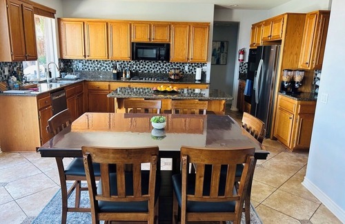 Winchester Casa | 5 Mins to Temecula Wine Country; resort-like pool spa with amazing sunset views!