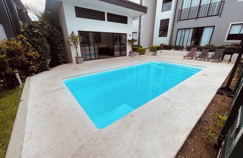 Alajuela Condominio | Un condominio completo y acogedor a 2 milla del Airport SJO!