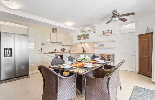 Boegoeroei Casa | 5-minute drive to Eagle Beach! Private pool!