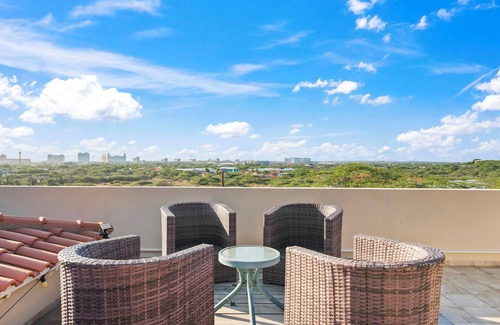 Boegoeroei Casa | 5-minute drive to Eagle Beach! Private pool!