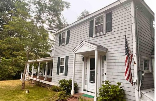 Truro Casa | 5 minute drive to Ocean and Bay beaches! 5+ bedroom Cape Colonial.