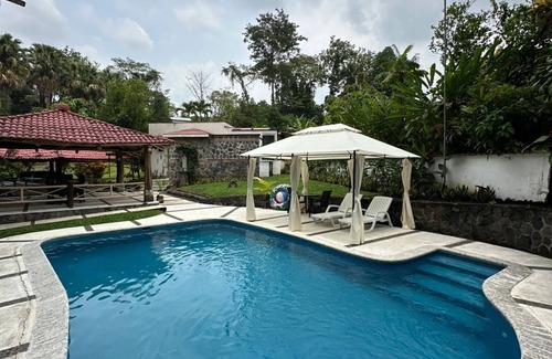San Martin Zapotitlan Casa | ¡A 5 minutos de los parques tematicos del IRTRA! Casa ideal con piscina privada.
