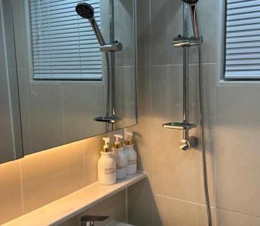 Seogyo-dong Apartamento | 5-Minute Walk from Hongdae Station, Hotel-Style Bedding, 2 Rooms, Washer Dryer