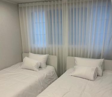 Seogyo-dong Apartamento | 5-Minute Walk from Hongdae Station, Hotel-Style Bedding, 2 Rooms, Washer Dryer