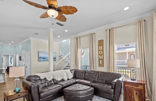 Clipper Cove Casa | 5 minute walk to beach, POOL, GOLF CART