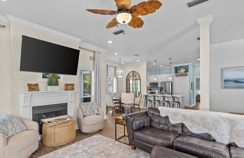 Clipper Cove Casa | 5 minute walk to beach, POOL, GOLF CART