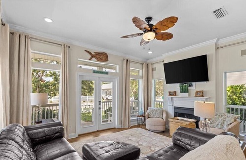 Clipper Cove Casa | 5 minute walk to beach, POOL, GOLF CART
