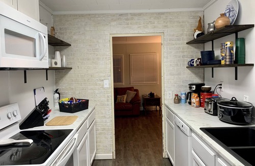 Harters Heights Casa | 5 minute walk to Notre Dame University! 3 Bedroom home in South Bend, Indiana