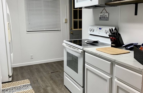 Harters Heights Casa | 5 minute walk to Notre Dame University! 3 Bedroom home in South Bend, Indiana
