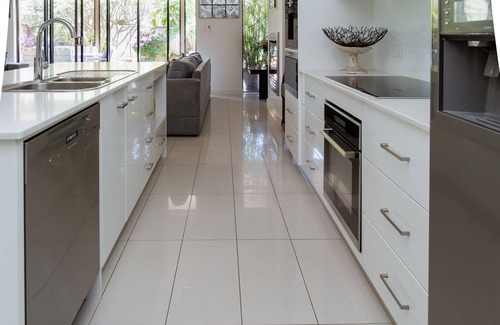 West Beach Casa | 5 minute walk to the beach. 2 minute walk to River Torrens walking/ bike paths.