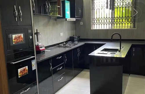 Cape Coast Apartamento | 5 minutes drive to the beach, Family-sized condo with Spacious Balcony