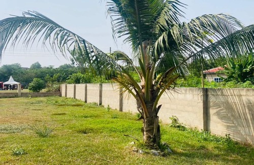 Cape Coast Apartamento | 5 minutes drive to the beach, Family-sized condo with Spacious Balcony
