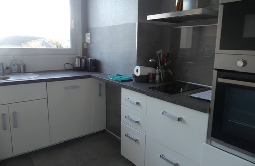 Agon-Coutainville Apartamento | 5 minutes from the beach and shops, apartment on 1st floor of a house.